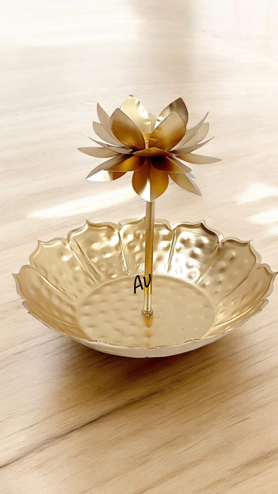 Taj Urli With Lotus Tealight