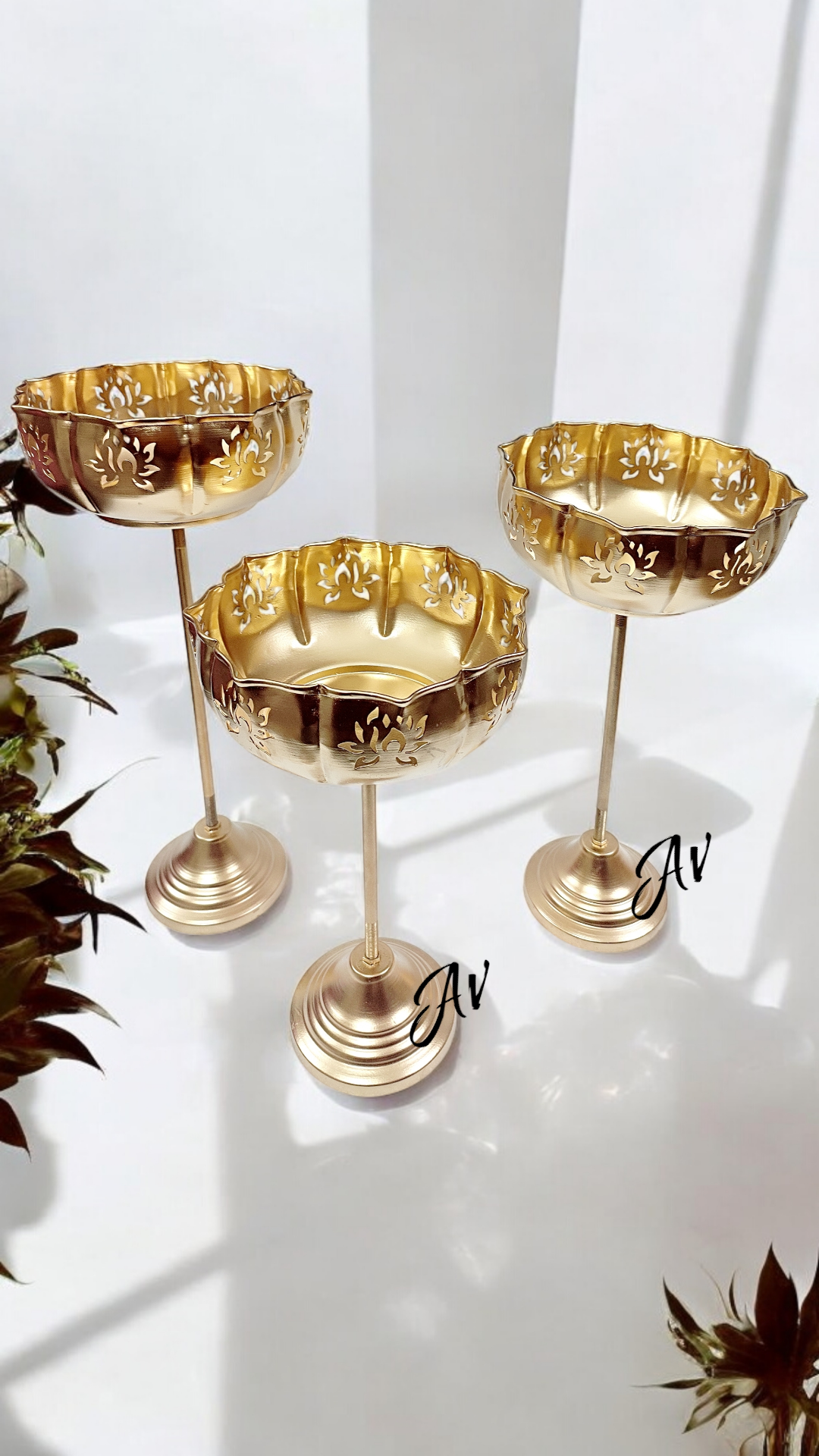 Etching Lotus Urli Stand set of 3