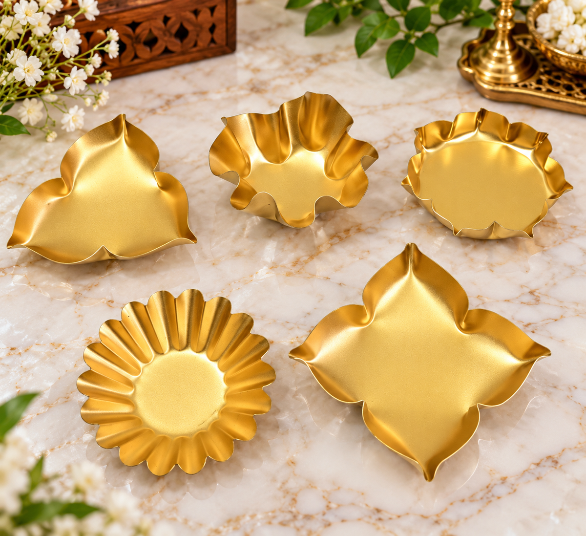 Diwali Gift Kit – 51 Pc Festive Diya & Urli Set For Candle Making